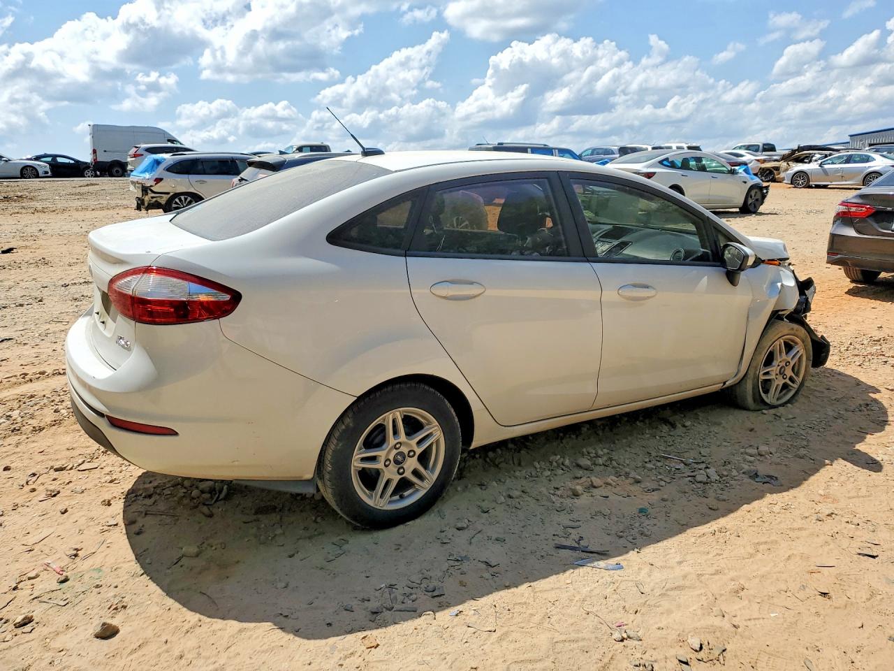 2018 FORD FIESTA SE photo 5