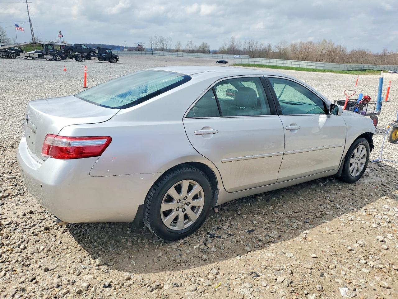 2009 TOYOTA CAMRY XLE photo 5