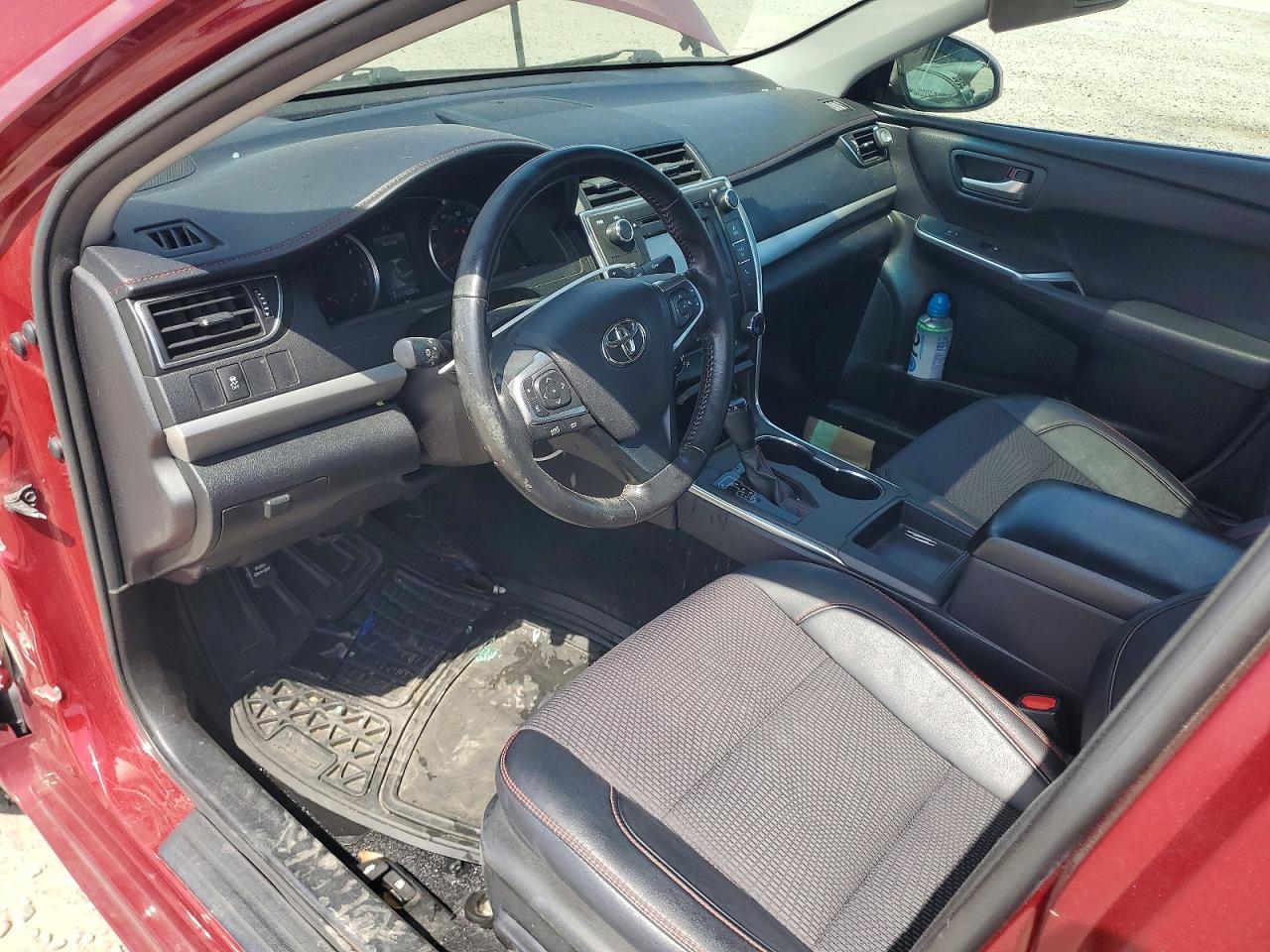 2016 TOYOTA CAMRY SE photo 15