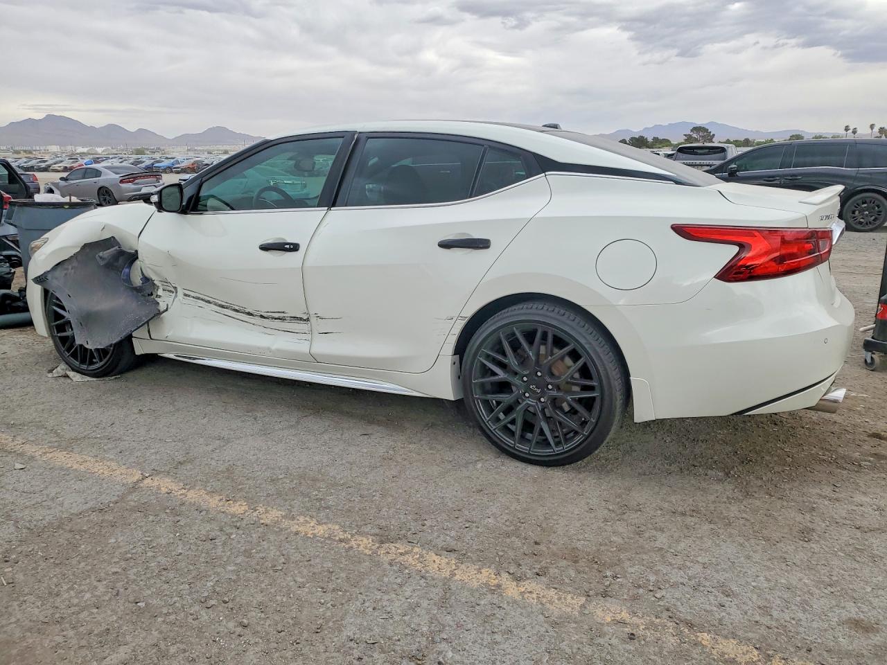 2017 NISSAN MAXIMA PLATINUM photo 4