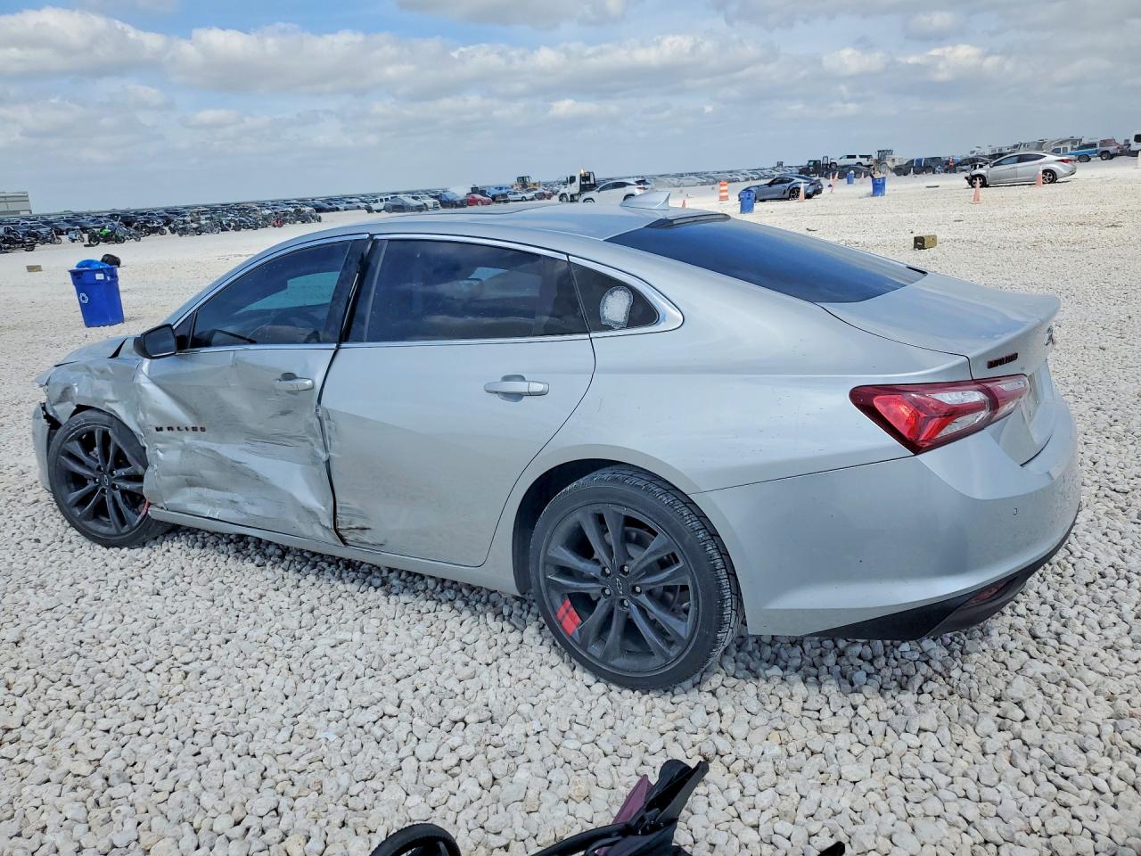 2020 CHEVROLET MALIBU LT photo 2
