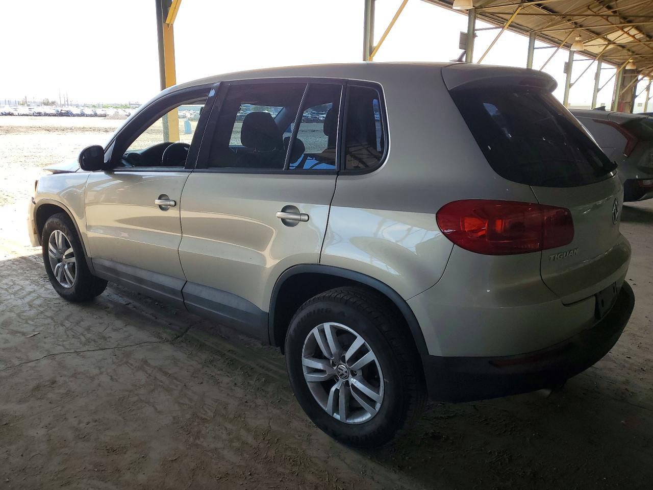 2013 VOLKSWAGEN TIGUAN S photo 4