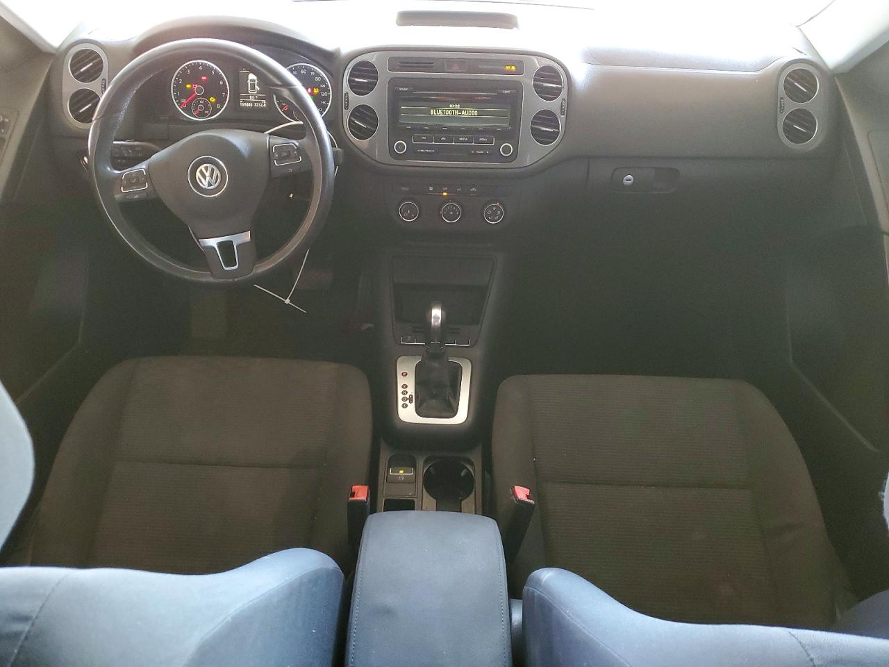 2013 VOLKSWAGEN TIGUAN S photo 22
