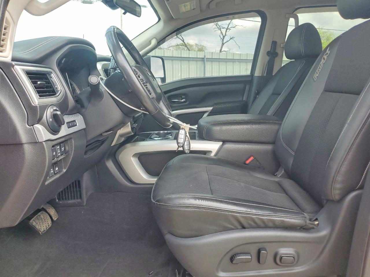 2018 NISSAN TITAN XD PRO-4X photo 13
