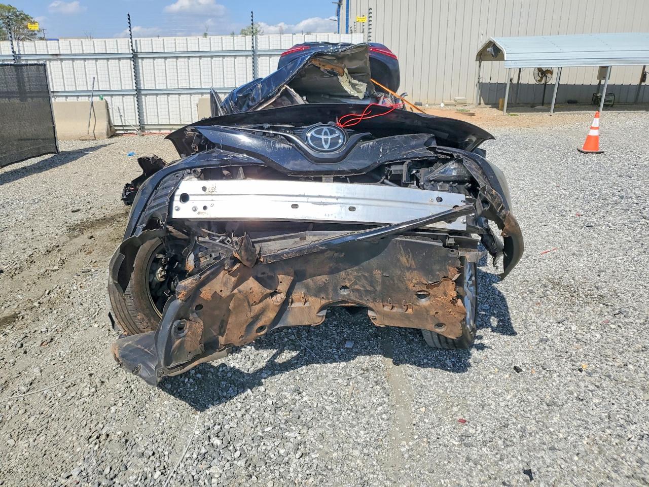 2019 TOYOTA CAMRY LE photo 9