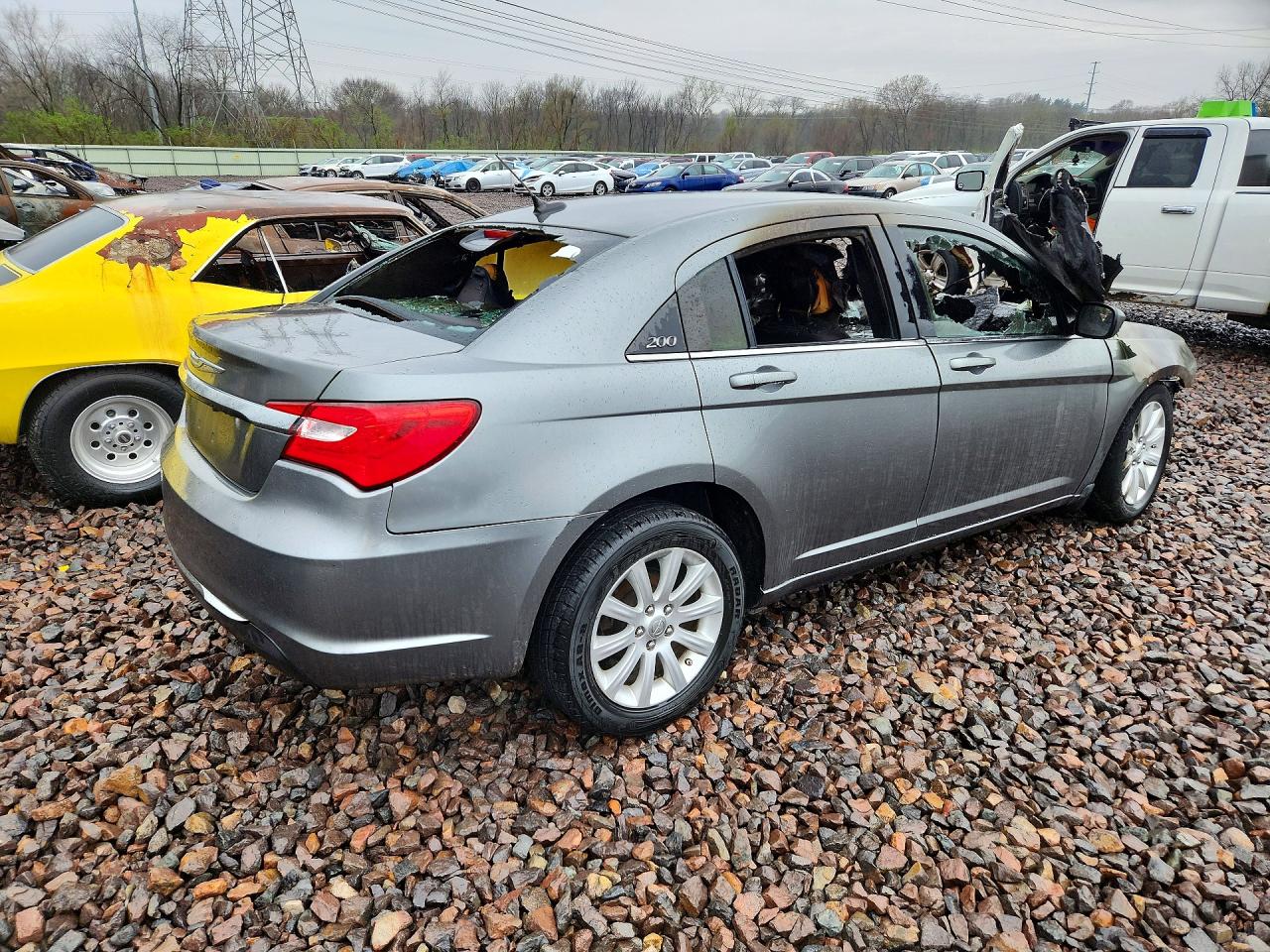 2013 CHRYSLER 200 TOURING photo 5