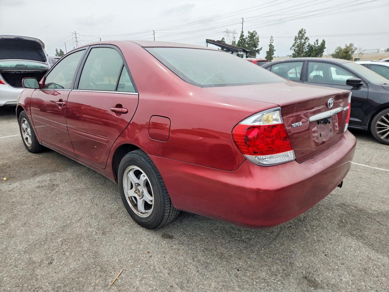 2005 TOYOTA CAMRY LE photo 3