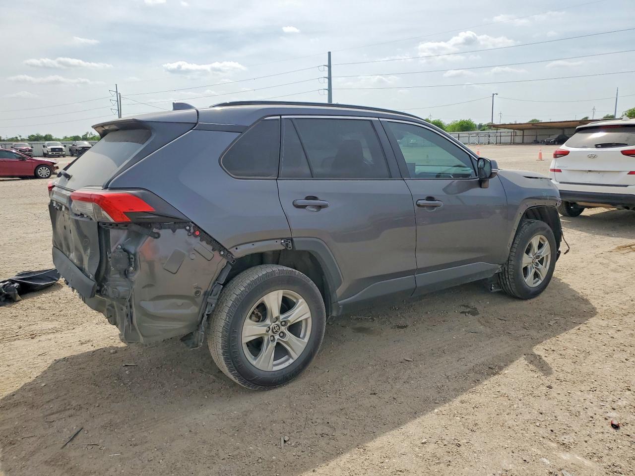 2021 TOYOTA RAV4 XLE photo 5