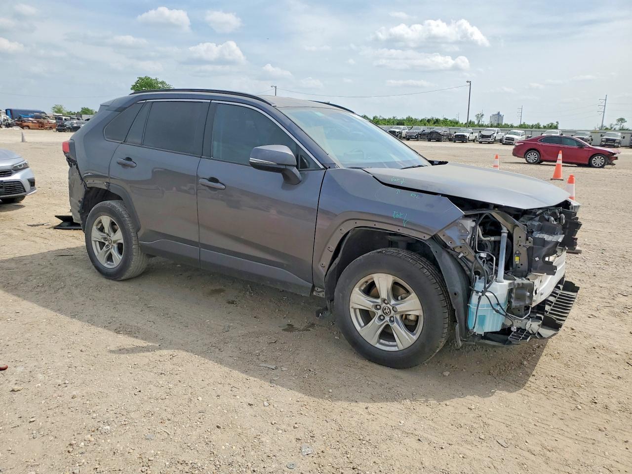 2021 TOYOTA RAV4 XLE photo 7