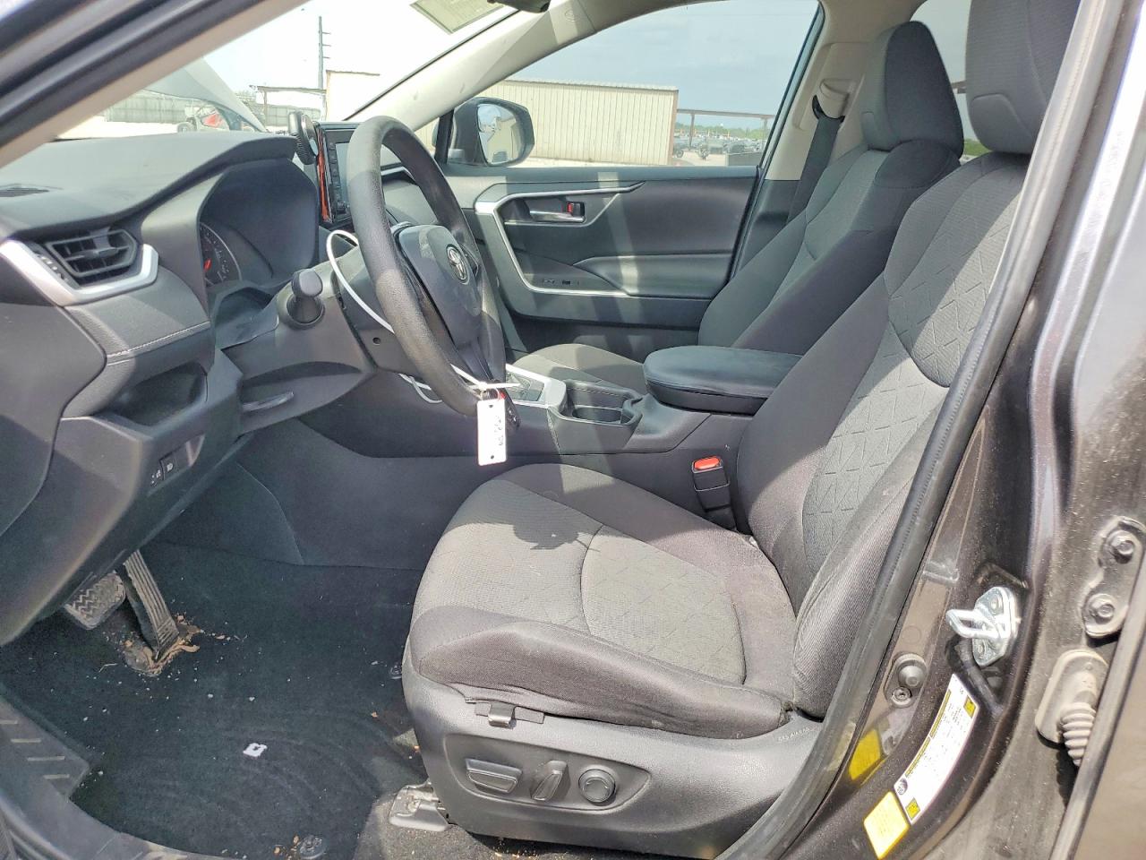 2021 TOYOTA RAV4 XLE photo 13