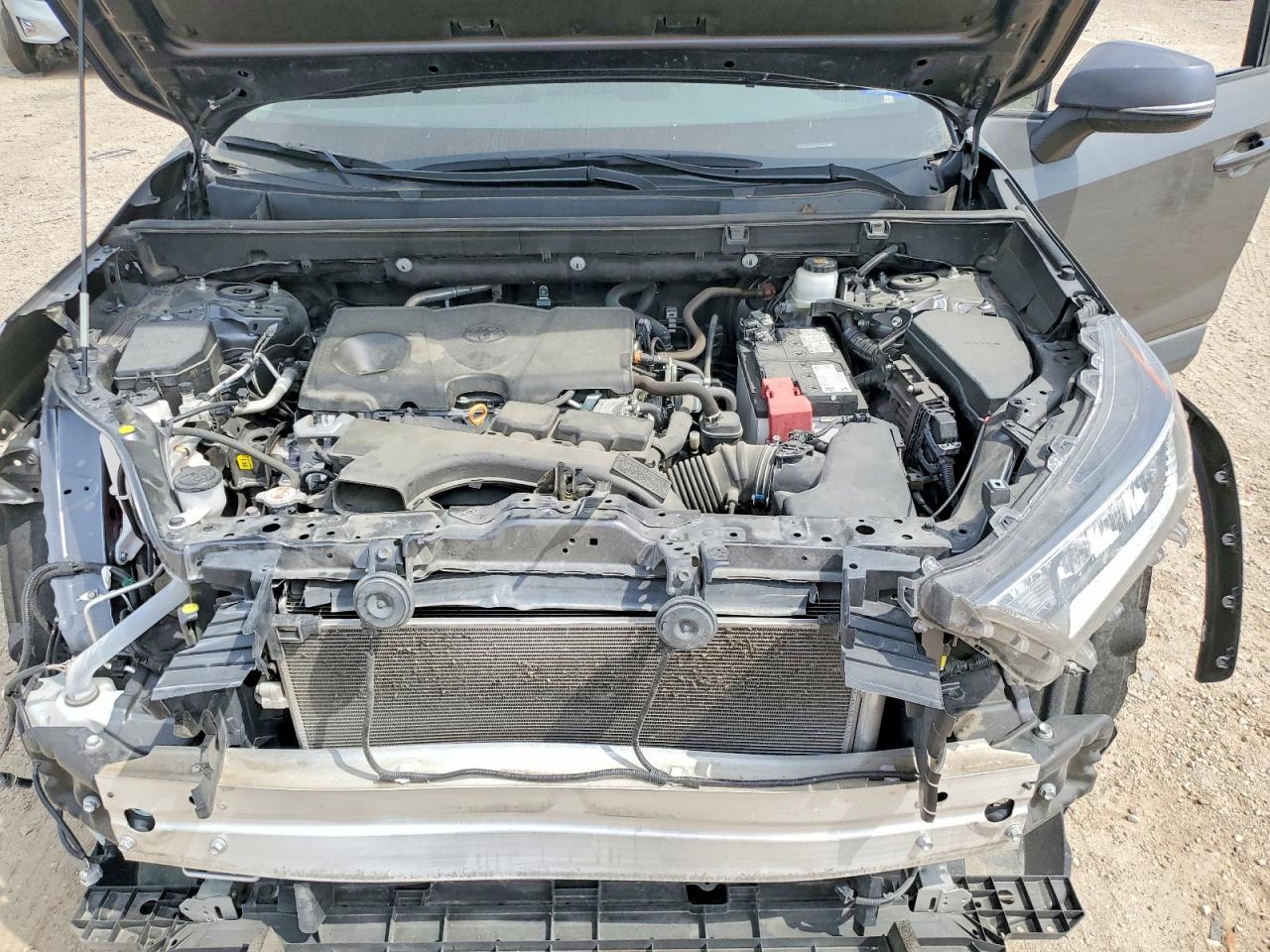 2021 TOYOTA RAV4 XLE photo 23