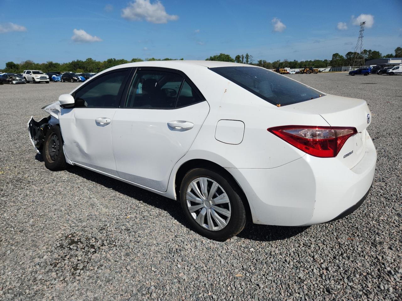 2018 TOYOTA COROLLA LE photo 3