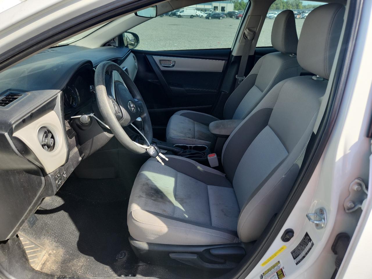 2018 TOYOTA COROLLA LE photo 13