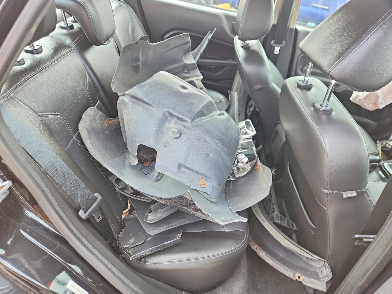2015 FORD FIESTA TITANIUM photo 19