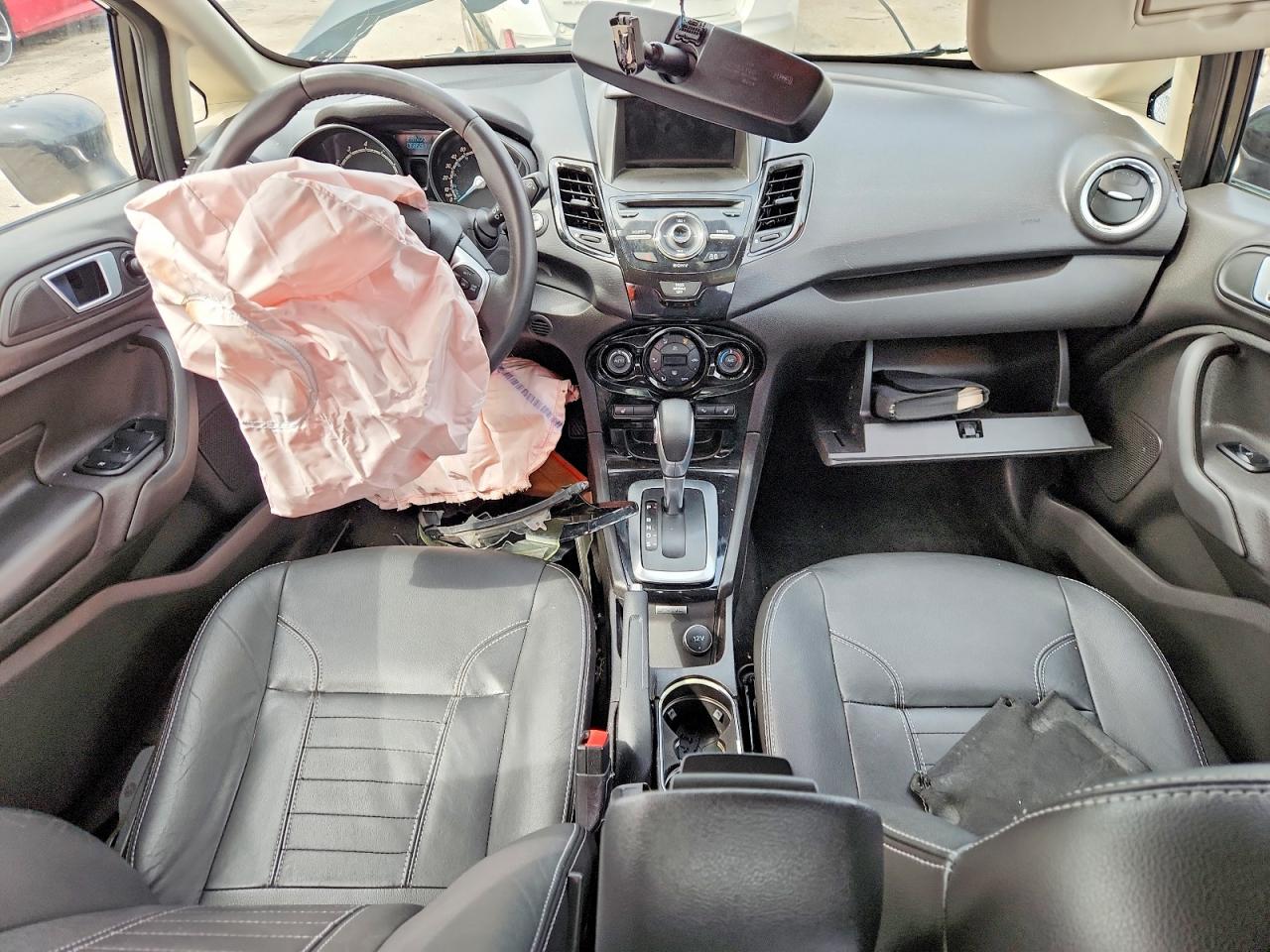 2015 FORD FIESTA TITANIUM photo 15