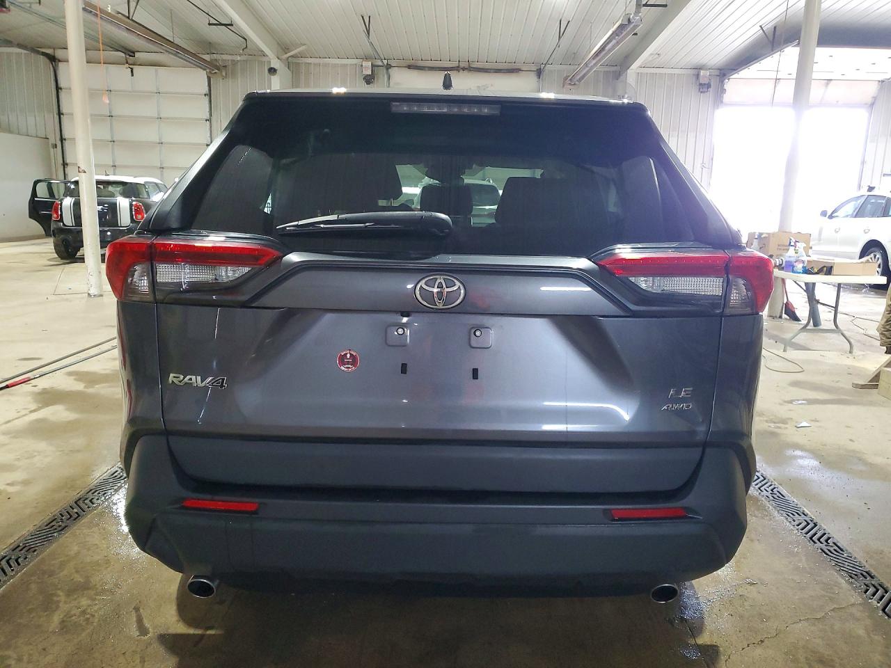 2022 TOYOTA RAV4 LE photo 11