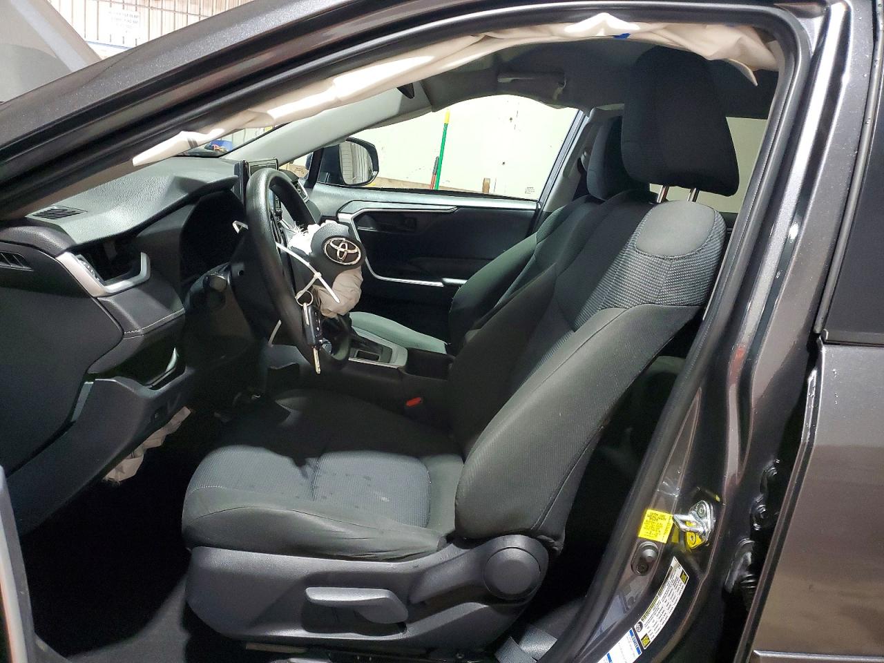 2022 TOYOTA RAV4 LE photo 13