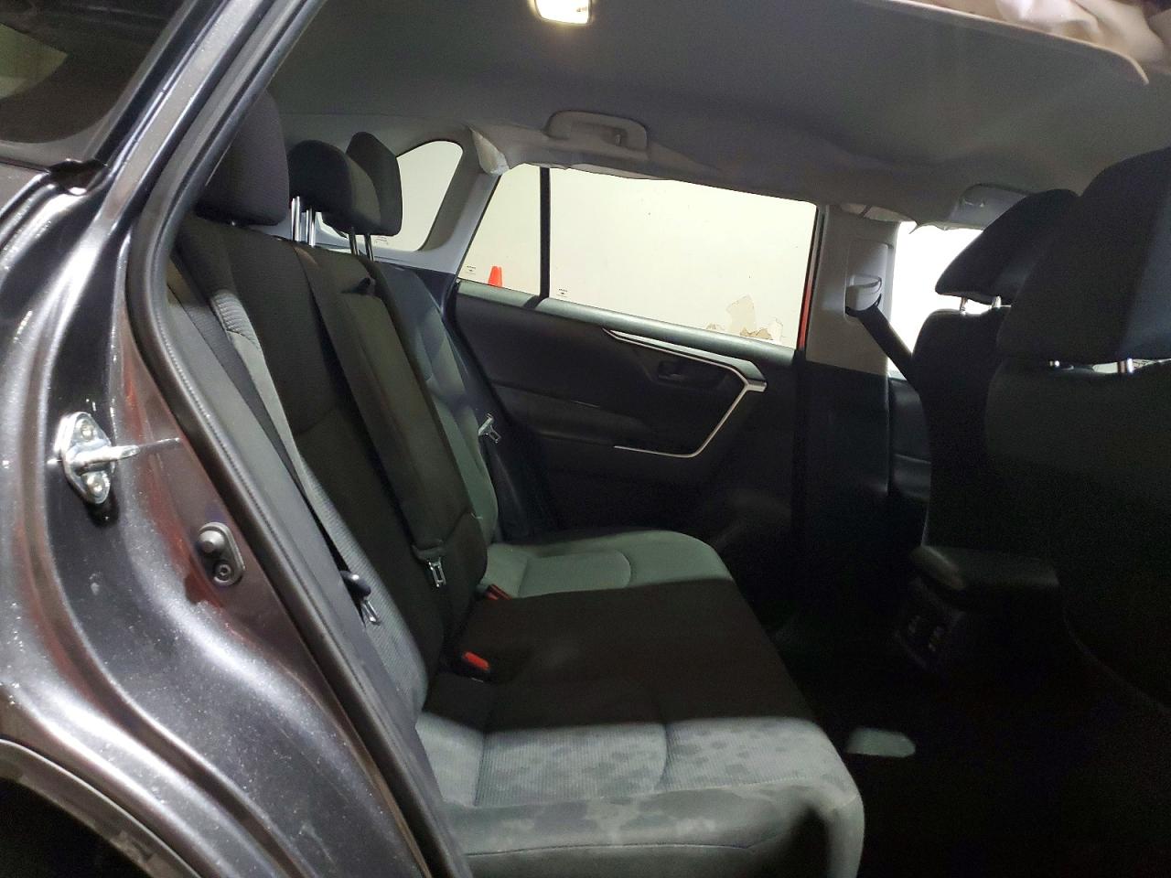 2022 TOYOTA RAV4 LE photo 21