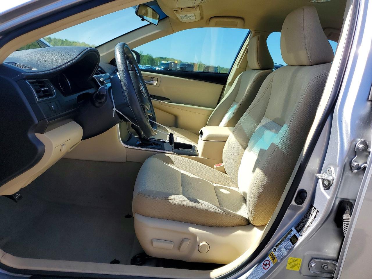 2017 TOYOTA CAMRY LE photo 19