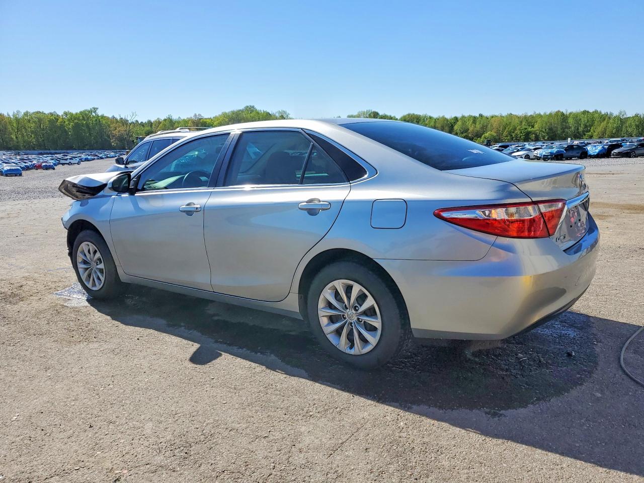 2017 TOYOTA CAMRY LE photo 4