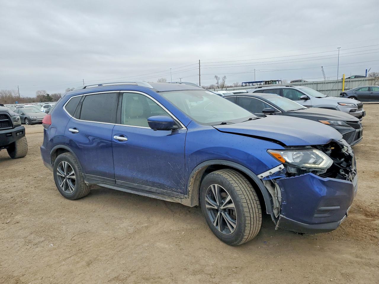 2020 NISSAN ROGUE SV photo 4