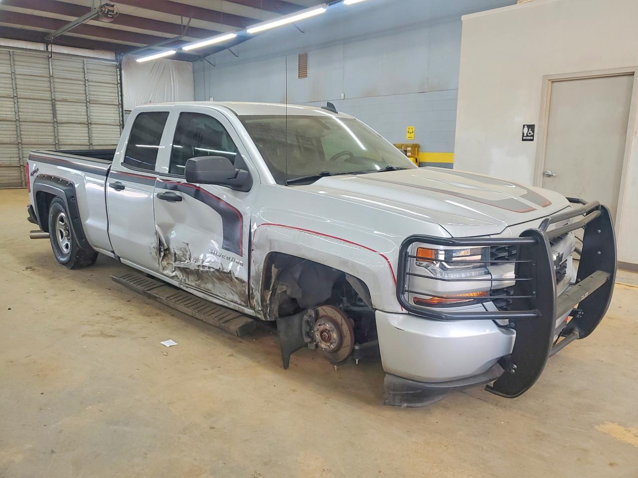2017 CHEVROLET SILVERADO K1500 CUSTOM photo 4