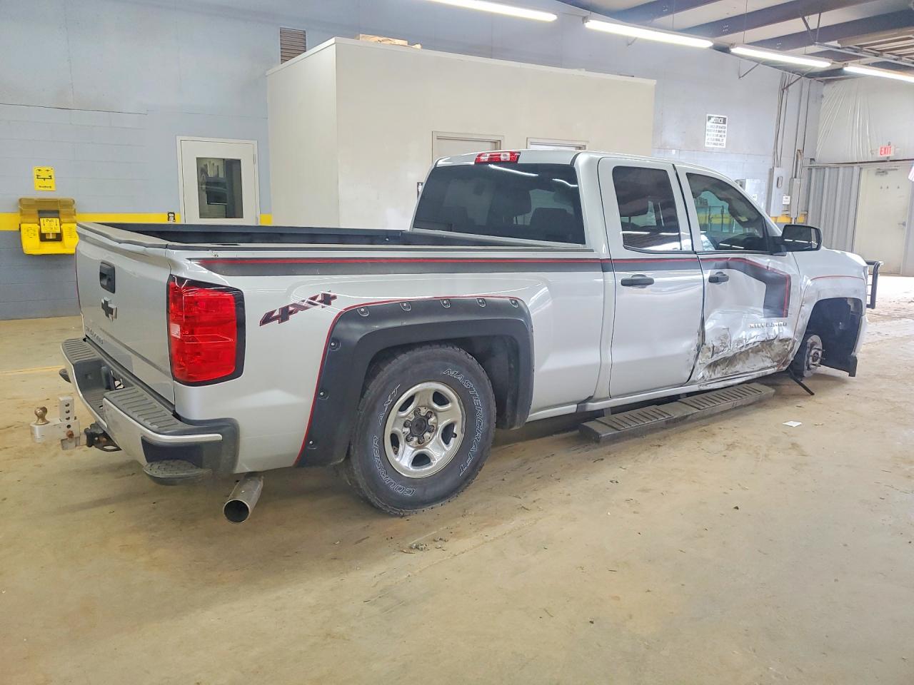 2017 CHEVROLET SILVERADO K1500 CUSTOM photo 3