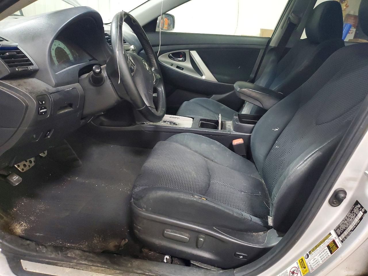 2011 TOYOTA CAMRY SE photo 13