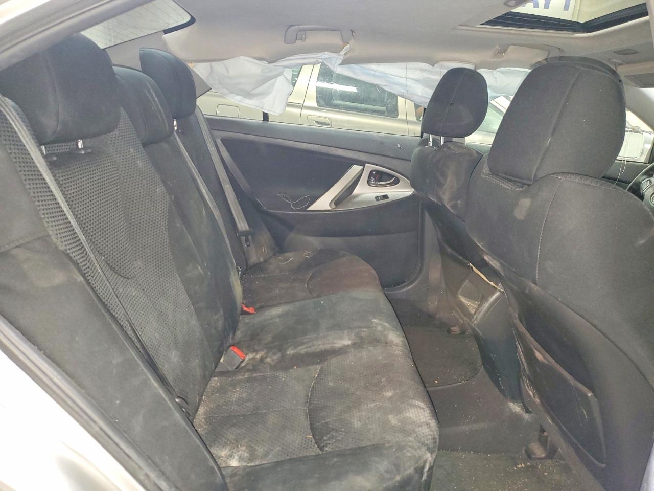 2011 TOYOTA CAMRY SE photo 19