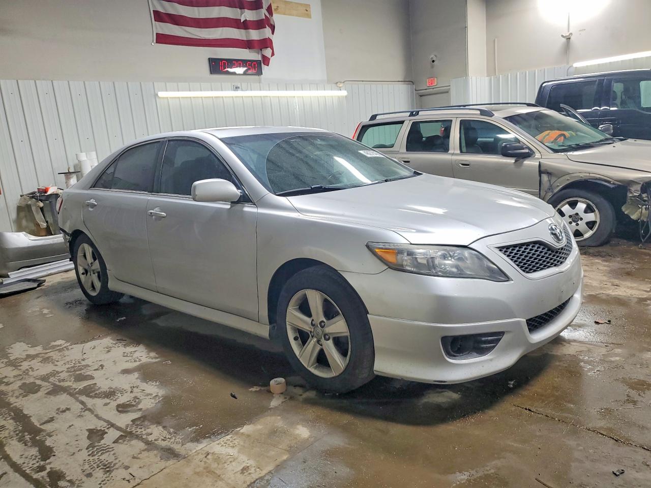 2011 TOYOTA CAMRY SE photo 7
