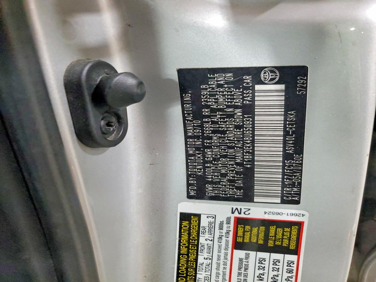 2011 TOYOTA CAMRY SE photo 25