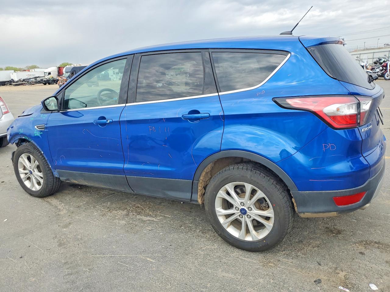 2017 FORD ESCAPE SE photo 2