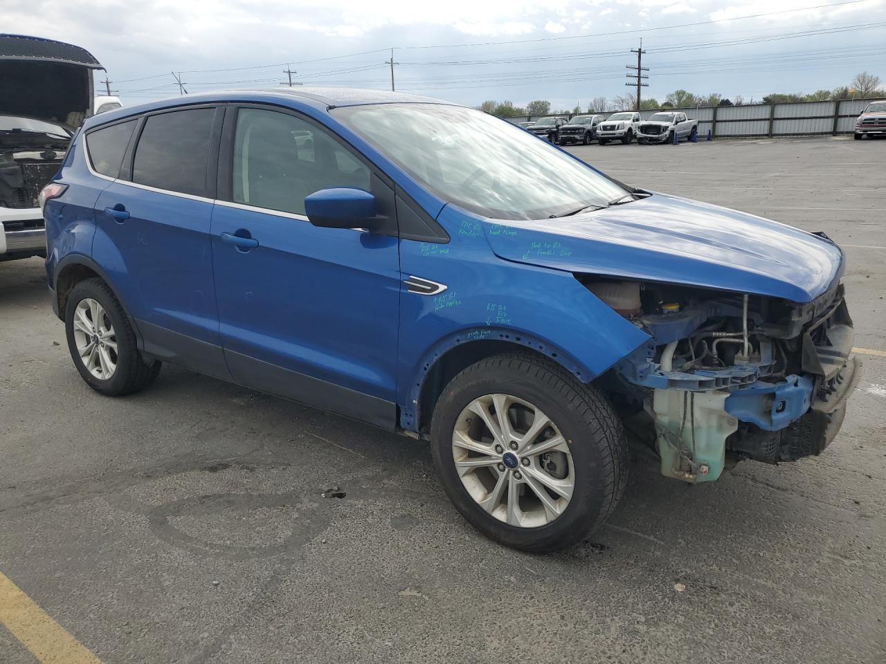2017 FORD ESCAPE SE photo 4