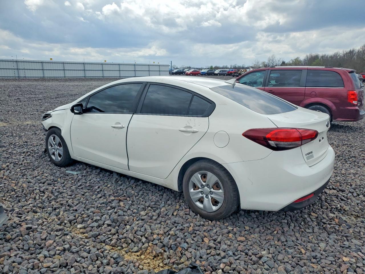 2017 KIA FORTE LX photo 3