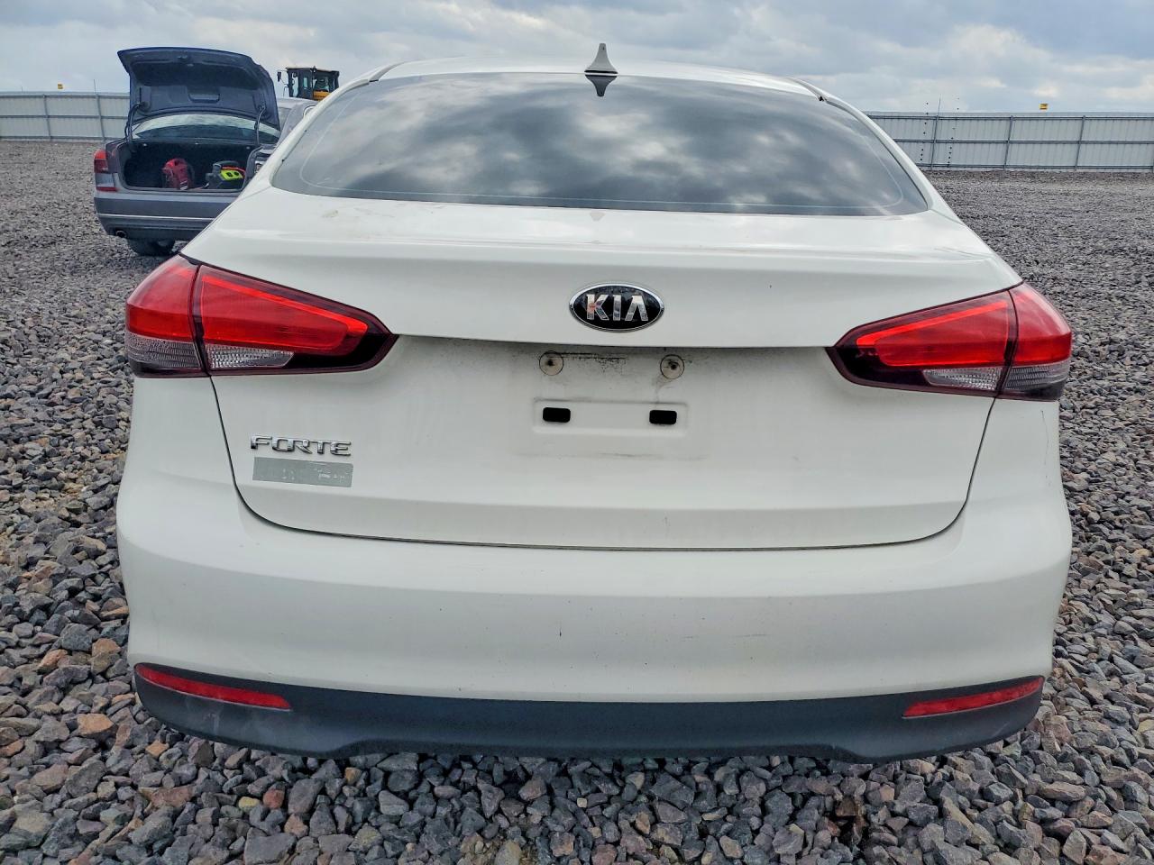 2017 KIA FORTE LX photo 11