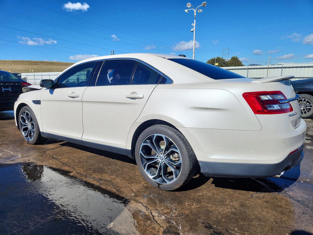 2015 FORD TAURUS SHO photo 2