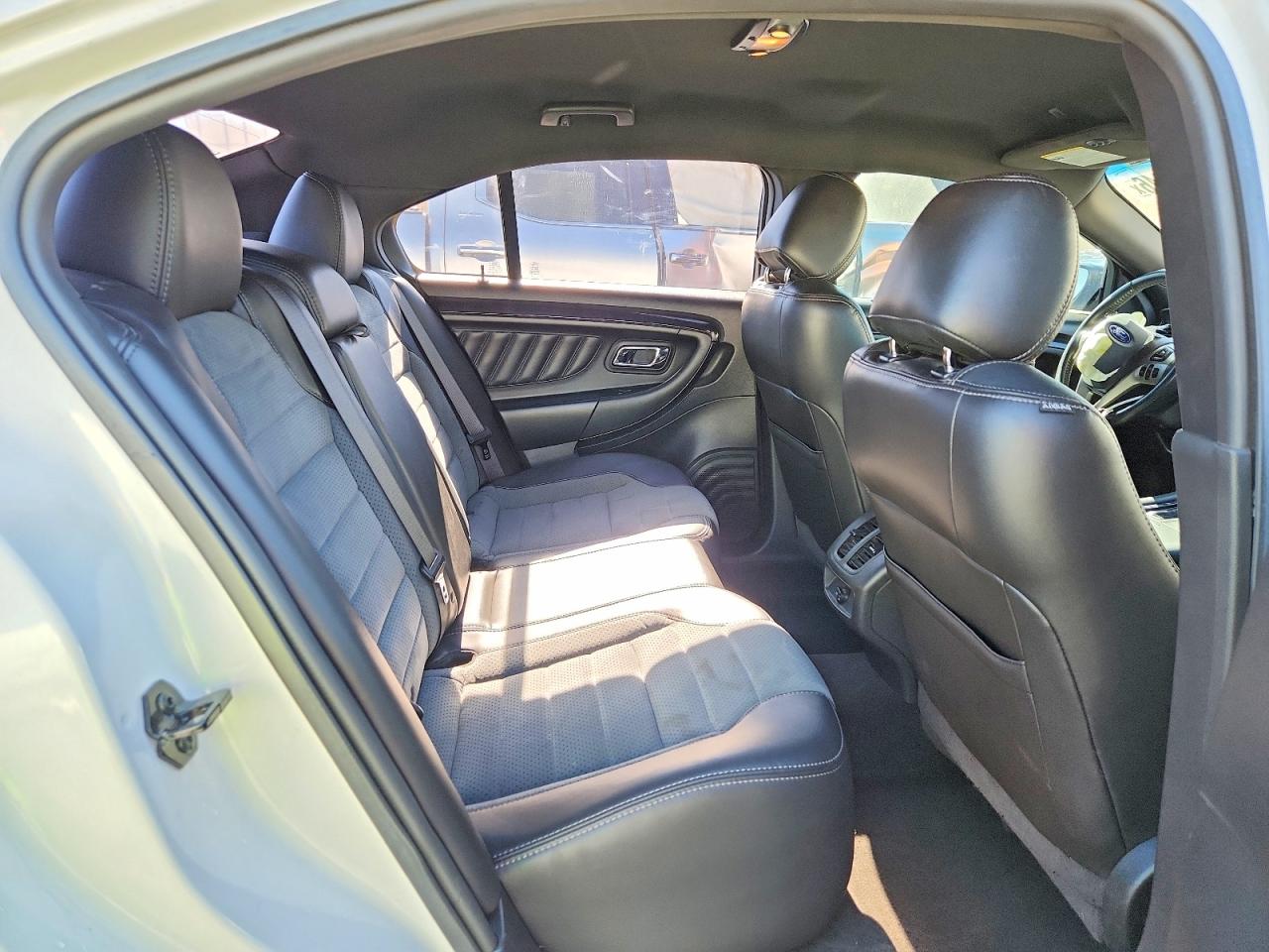 2015 FORD TAURUS SHO photo 10