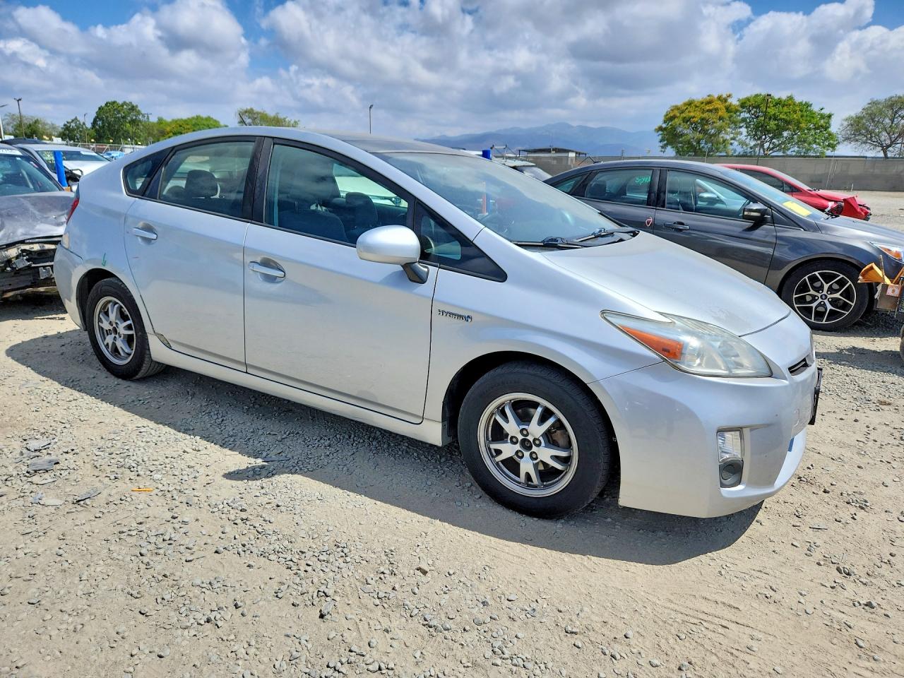 2010 TOYOTA PRIUS III photo 10