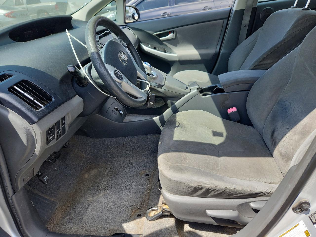 2010 TOYOTA PRIUS III photo 19