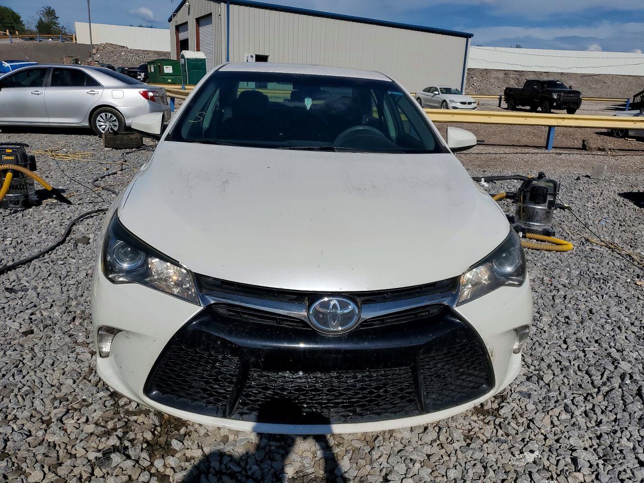 2017 TOYOTA CAMRY SE photo 9