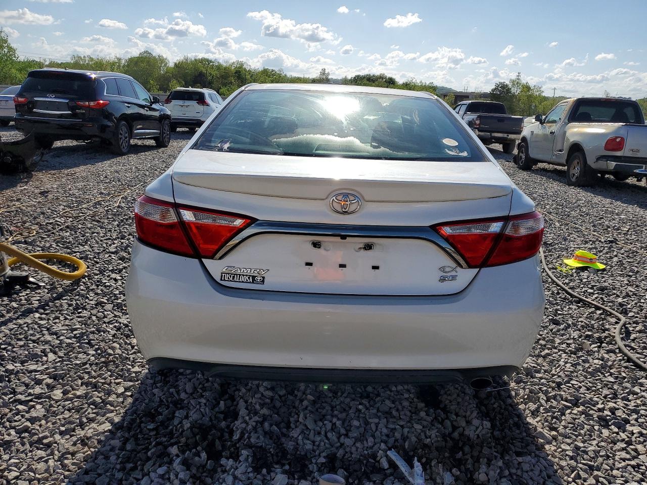 2017 TOYOTA CAMRY SE photo 11