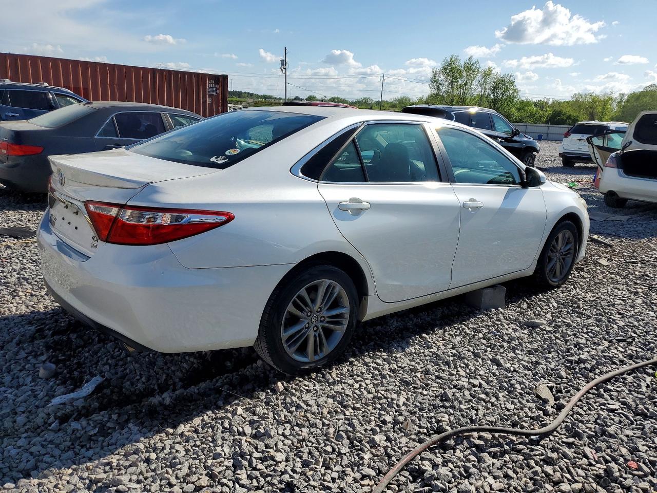 2017 TOYOTA CAMRY SE photo 5