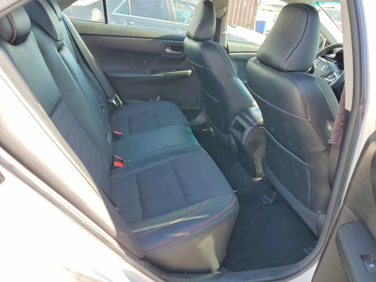 2017 TOYOTA CAMRY SE photo 19