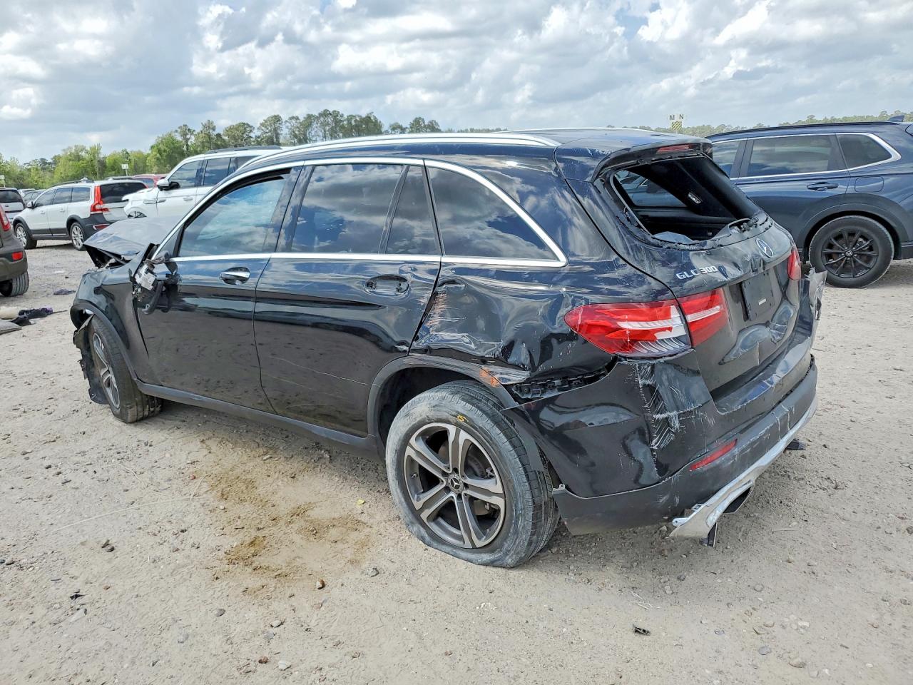 2017 MERCEDES-BENZ GLC 300 photo 3