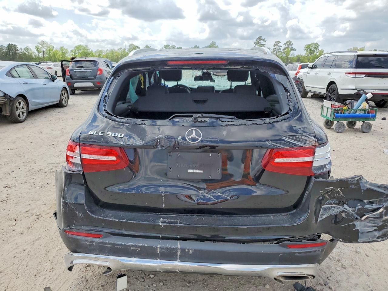 2017 MERCEDES-BENZ GLC 300 photo 11