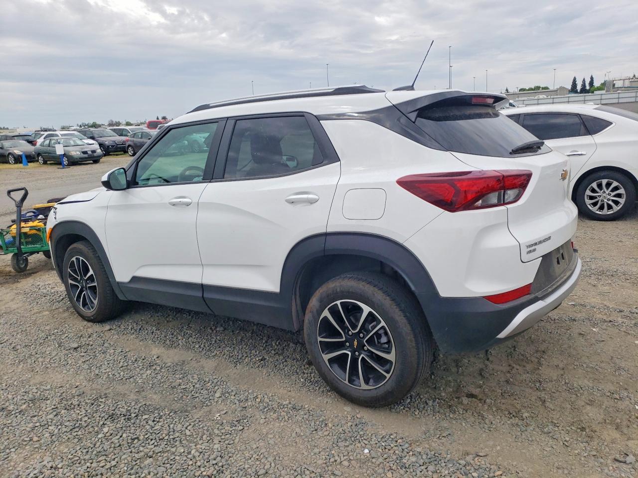 2025 CHEVROLET TRAILBLAZER LT photo 3