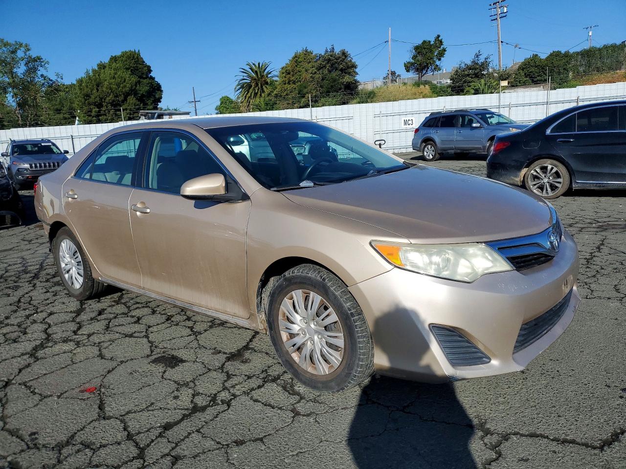 2012 TOYOTA CAMRY LE photo 4