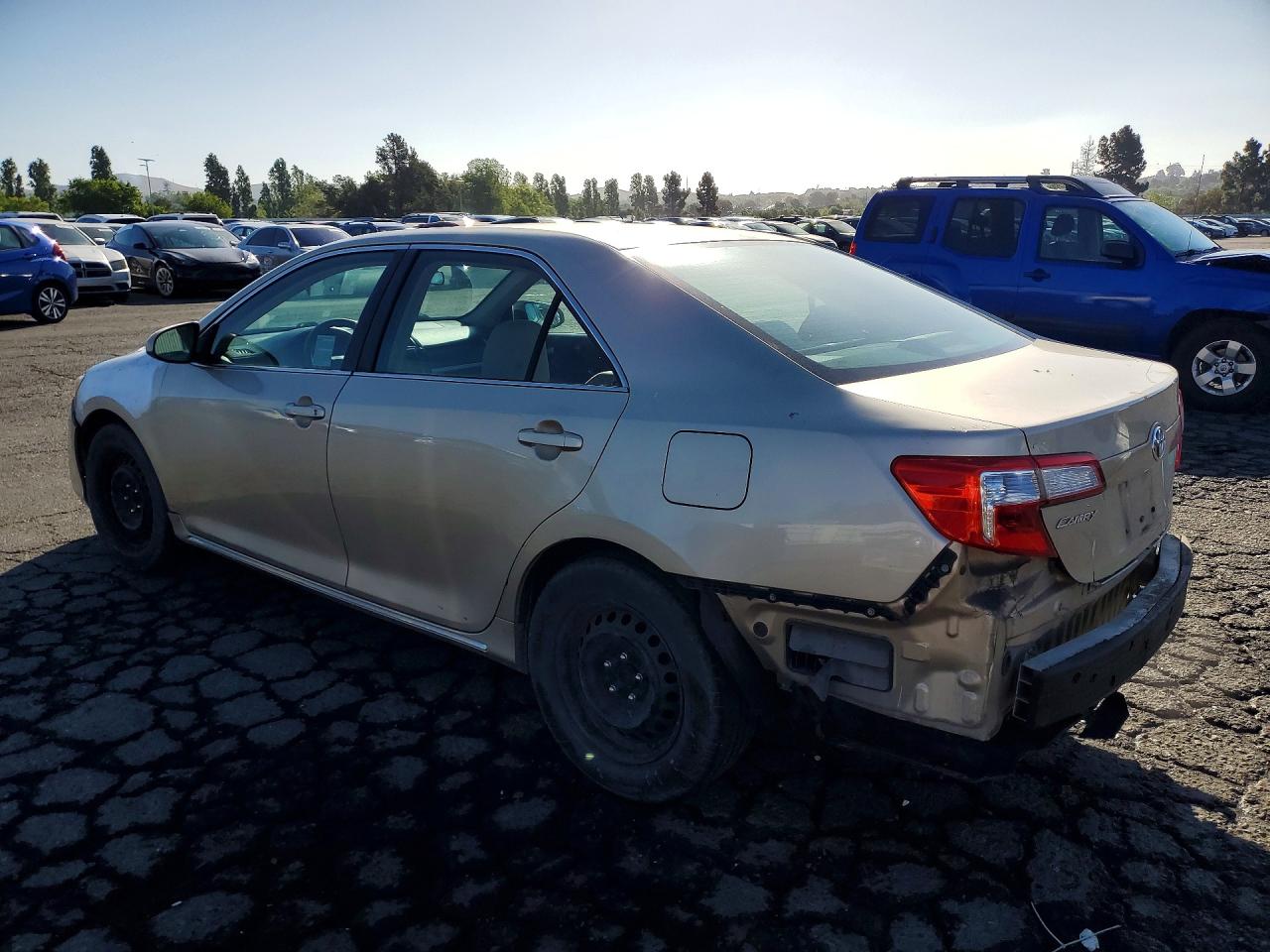2012 TOYOTA CAMRY LE photo 2