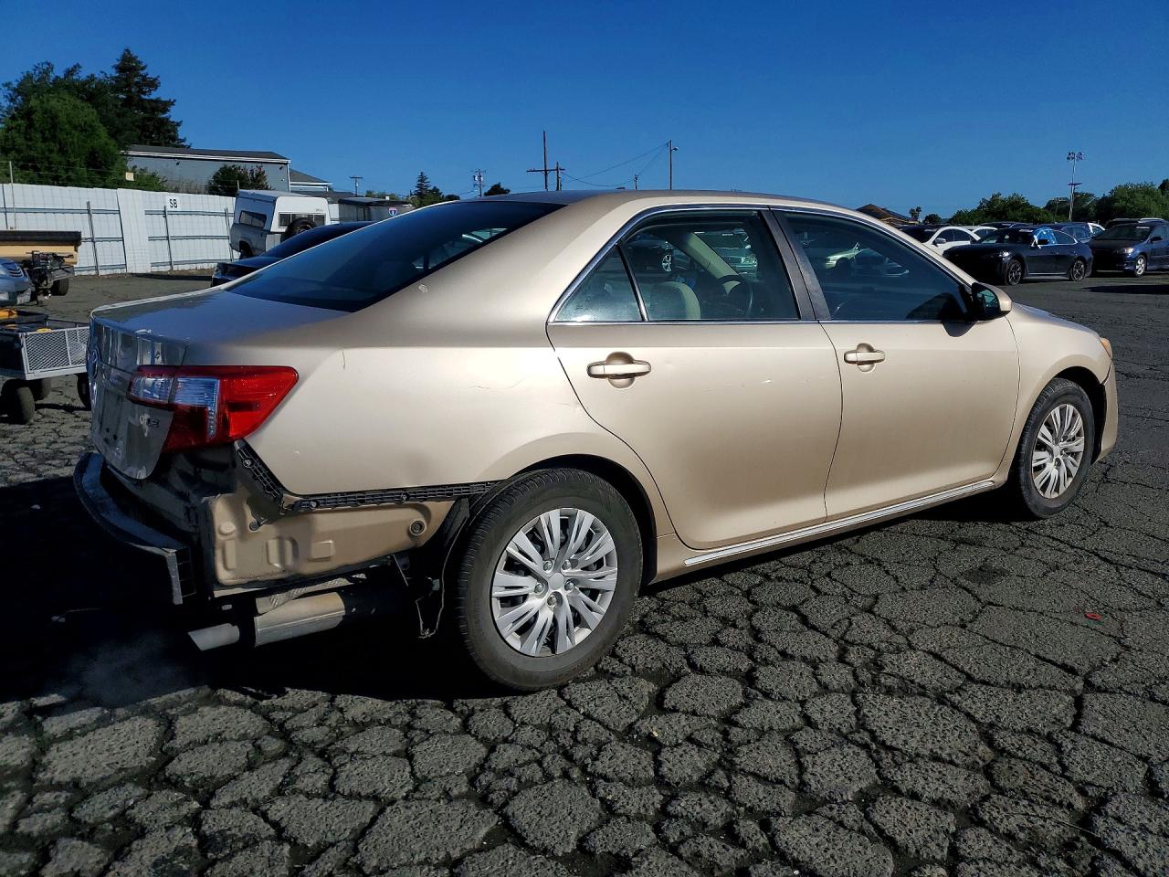 2012 TOYOTA CAMRY LE photo 3