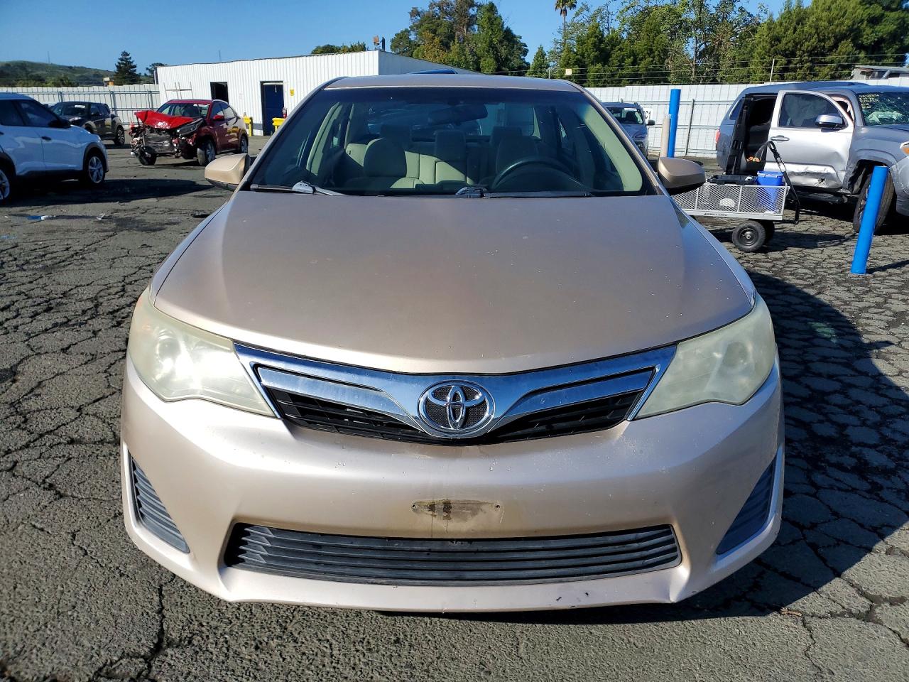 2012 TOYOTA CAMRY LE photo 5